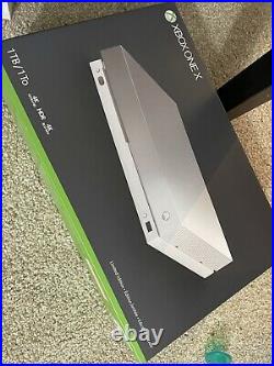 Microsoft Xbox One X 1TB Taco Bell Platinum Limited Edition w Elite Controll